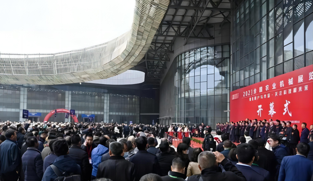 貴州輪胎攜多款農業機械係列輪胎（tāi）驚豔亮相2023高精尖智能農機展